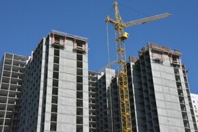 В декабре минстрой ввел более 20 многоквартирных домов в регионе, чтобы выйти на миллион «квадратов» (8 разрешений получил «Шэлдом»)