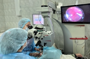 Саратовские врачи вернули мужчине зрение после разрыва сетчатки: история спасения