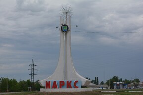 Глина с песком вместо воды и плохие дороги: губернатору рассказали о проблемах Марксовского района