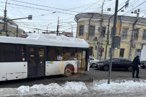 В центре Саратова автобус сбил женщину 