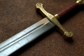 Почувствовал себя спартанцем: саратовец сам изготовил меч и попал под уголовную статью