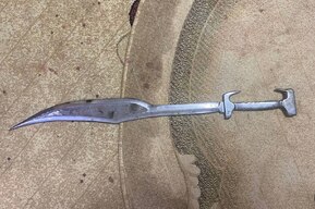 Почувствовал себя спартанцем: саратовец сам изготовил меч и попал под уголовную статью