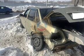 В Саратове столкнулись две легковушки: один из водителей попал в больницу