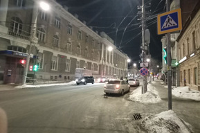 У Главпочтамта сбили девочек-подростков: пешеходы в больнице