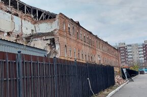 Деньги на проект и охрану обрушившихся казарм-памятника в центре Саратова нашлись полгода спустя