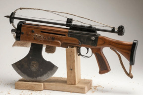 Вынесен приговор мужчине, который встречал полицейских с арбалетом, бензопилой и топором