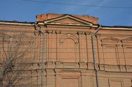 Объявлены торги: любой желающий может получить в пользование на 25 лет крупный объект культурного наследия в центре Саратова, где собирались сделать арт-пространство