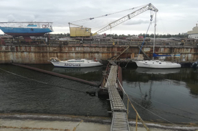 В Балаково порежут на металлолом баржу, которую занимал детско-юношеский яхт-клуб