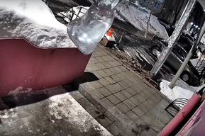 На Шелковичной из окна многоэтажки на девятом этаже выпал мужчина (видео)