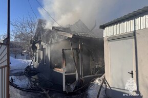 На пожаре на 1-й Дачной пострадал мужчина: его увезли в ожоговый центр