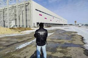 В Саратове рабочий упал с высоты при строительстве складского комплекса