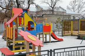 В 19 саратовских детсадах появятся новые игровые площадки: где и когда их построят
