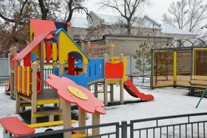 В 19 саратовских детсадах появятся новые игровые площадки: где и когда их построят