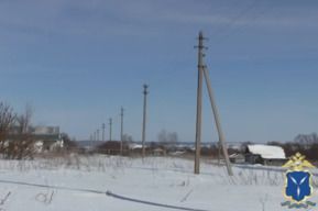 Решил сократить путь и застрял в сугробе: в регионе полицейские спасли человека