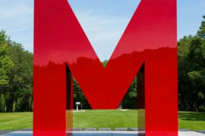 «Московский метрополитен» требует с предпринимателя из Саратова больше 2 миллионов рублей за буквы «М»