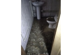 «Юный десантник» затопил дом в Ленинском районе зловонной жижей, жильцы в шоке