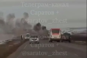 У поворота на Татищево загорелся автобус (видео)