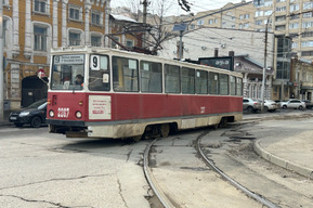 Не смог завернуть: из-за проехавшего по прямой вагона остановилось движение двух трамвайных маршрутов
