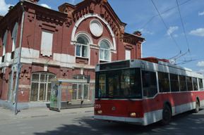 Из-за работ энергетиков на несколько дней закрыли троллейбусный маршрут 