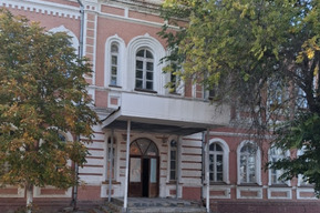 Администрация выставила на продажу здание училища. Вместе с ним отдадут 5,5 тысячи квадратов земли