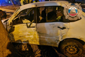 Девушка на «Гранте» пострадала в столкновении с грузовиком в Энгельсе