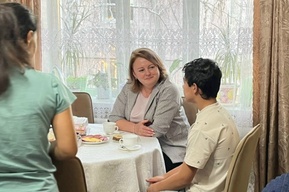 «Практически его не знала, общения с ним не было»: в Саратовской области вдова участника СВО воссоединилась с сыном-иностранцем 