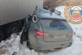 Два человека погибли в автокатастрофе с грузовиками в Вольском районе