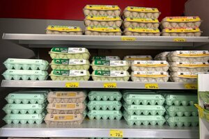 Яйца вновь возглавили список подорожавших продуктов в Саратовской области (подешевело в три раза меньше)