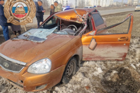 Водитель «Приоры» пострадал в столкновении с грузовиком в Энгельсе