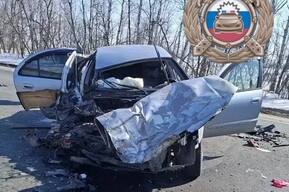 В столкновении с грузовиком пострадала пассажирка иномарки