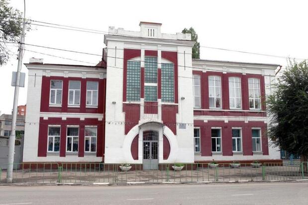 Ремонт 120-летней саратовской школы оказался под угрозой из-за того, что на конкурс не подали ни одной заявки: реакция спикера Госдумы и мэра Саратова