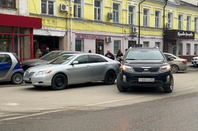 Из-за столкновения легковушек на Советской остановилось движение двух троллейбусных маршрутов