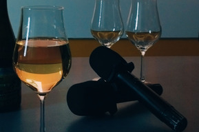 Исполнение песен в караоке в саратовском кафе привело к судебному разбирательству и взысканию почти 150 тысяч рублей