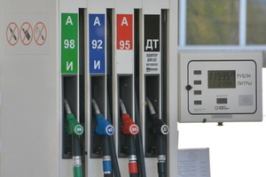 В Саратовской области вновь резко подорожал бензин — до 47 копеек за литр