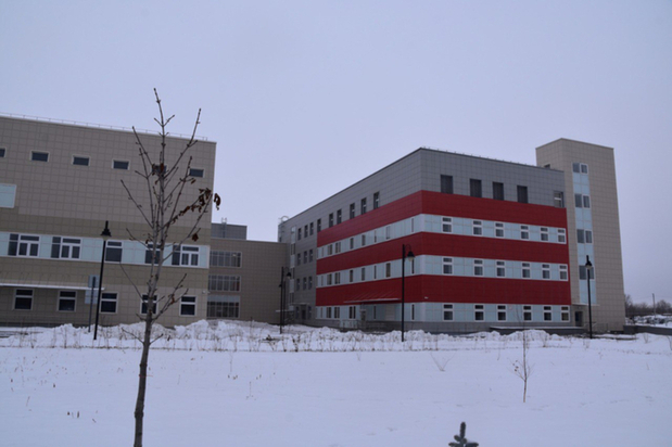 Без пожарной безопасности и отопления, но со скандальным судебным разбирательством: как на самом деле «открылось» новое здание онкодиспансера в Саратове, которое должно было принять пациентов ещё год назад