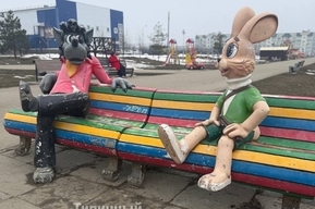 У ФОКа в Юбилейном пришли в удручающее состояние фигуры героев мультфильма «Ну, погоди!»