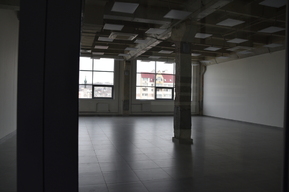 Фуршет, одинокая женщина за стеклянной дверью и почти полная пустота: показываем, как выглядит технопарк «Саратов Диджитал»