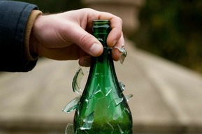 Саратовец не смог наказать оппонента за «неуважение» тапочком и схватился за предмет пострашнее