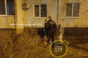 В Балаково девушка выпала из окна дома: её состояние оценивается как тяжёлое