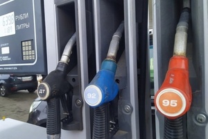 Цены на бензин в Саратовской области продолжают расти, они на полрубля выше средних по ПФО