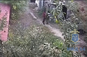 Мужчина хотел послушать звон колоколов вместо громкой музыки, из-за чего избил разнорабочего табуретом