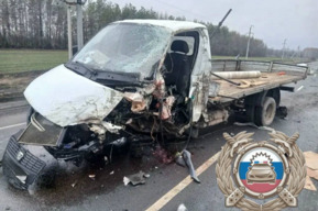 Водитель ГАЗели пострадал в столкновении с фурой у Озерок