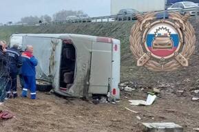 В Саратовской области первернулся автобус с детьми: сколько человек было в салоне и куда они ехали — опубликованы подробности