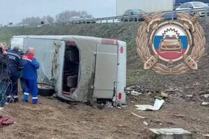 В Саратовской области перевернулся автобус с детьми: сколько человек было в салоне и куда они ехали (подробности)