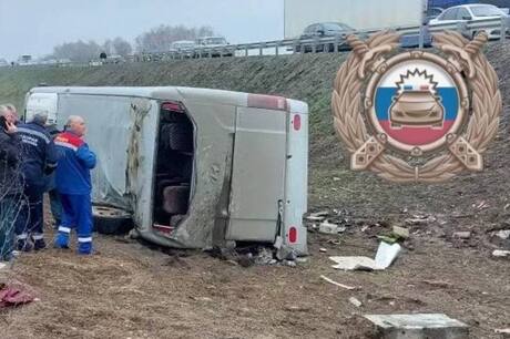 В Саратовской области перевернулся автобус с детьми: сколько человек было в салоне и куда они ехали (подробности)