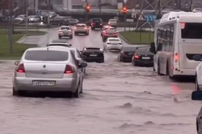 «Река Антоновка опять вышла из берегов»: читатели сообщают о потопе в поселке Солнечный после дождя