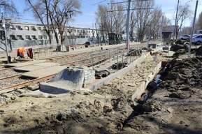 Администрация Ленинского района собиралась построить тротуары к остановкам, но отменила торги