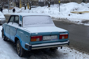 У девушки в Саратове угнали 30-летнюю голубую «пятёрку»