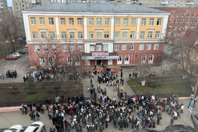 Из саратовского лицея массово вывели детей