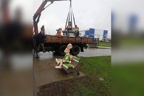 Горожане попросили привести в порядок фигуры героев мультфильма «Ну, погоди!» у ФОКа в Юбилейном, но чиновники решили их снести